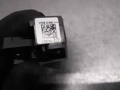 Peça sobressalente para automóvel em segunda mão comandos do volante por renault fluence dynamique referências oem iam 255523796r  