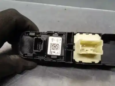 Second-hand car spare part left front power window switch for renault clio iv 0.9 oem iam references 254118722r  255700068r