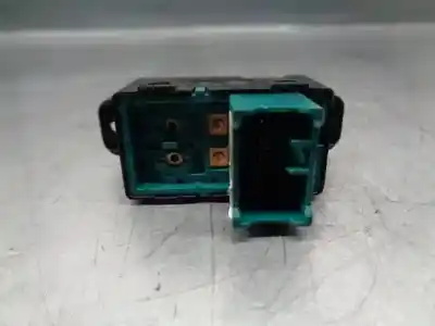 Peça sobressalente para automóvel em segunda mão botão / interruptor elevador vidro traseiro direito por hyundai i10 1.0 cat referências oem iam 90121b4000  299122842