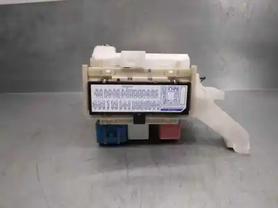 Second-hand car spare part fuse box unit for toyota verso (_r2_) 2.0 d-4d (aur20_) oem iam references 827300f051c  15739d21