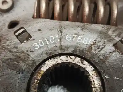 Second-hand car spare part clutch kit for dacia duster 1.5 dci diesel fap cat oem iam references 8200527569  