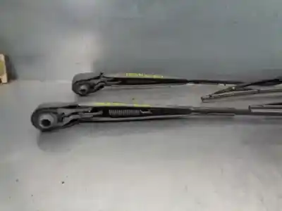 Second-hand car spare part front right windshield wiper arm for renault megane i berlina hatchback (ba0) 1.9 dti diesel cat 98 cv / 72 kw oem iam references 7701040768  7701040770