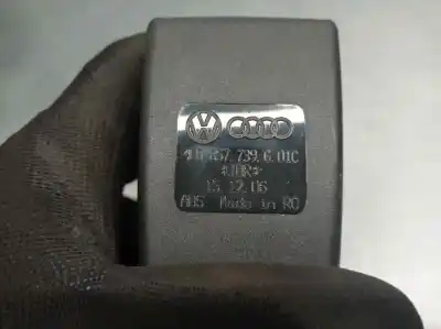 Автозапчасти б/у крюк для пояса за audi q7 (4l) 3.0 tdi ссылки oem iam 4l0857739g  3º fila