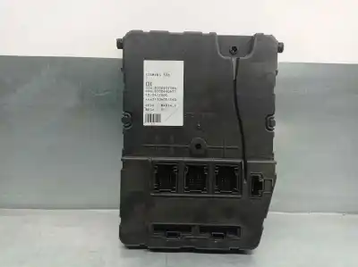 Second-hand car spare part fuse box unit for renault megane ii sedán (lm0/1_) 1.9 dci (lm0g lm1g lm2c) oem iam references 8200525384