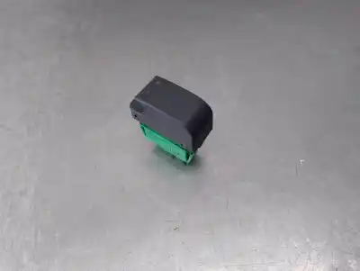 Peça sobressalente para automóvel em segunda mão botão / interruptor elevador vidro traseiro direito por citroen c1 1.0 cat (384f) referências oem iam 846100hc1ga