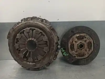 Recambio de automóvil de segunda mano de KIT EMBRAGUE para FORD FIESTA BERLINA (DX)  referencias OEM IAM 1041766  689774