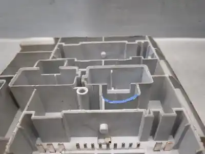 Second-hand car spare part fuse box unit for lancia ypsilon (101) 1.3 16v multijet argento oem iam references 57657  