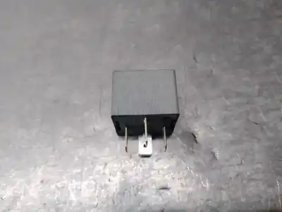 Second-hand car spare part relay for volkswagen golf iv berlina (1j1) 1.9 tdi oem iam references 141951253b  rele 53