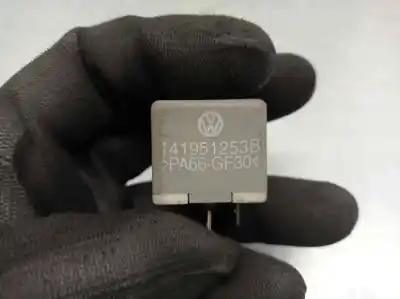 Second-hand car spare part relay for seat leon (1m1) 1.9 tdi oem iam references 141951253b  