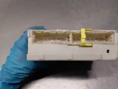 Автозапчасти б/у блок реле/предохранителей за lexus is 200 (ds2/is2) d-cat ссылки oem iam 8273053050  