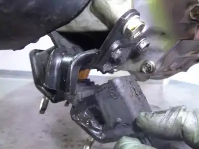 Автозапчастина б/у коробка передач для lexus is 200 (ds2/is2) d-cat посилання на oem iam y6c06417 3303053170 3303053150