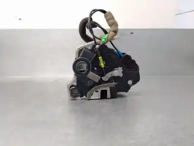 Second-hand car spare part left front door lock for lexus is 200 (ds2/is2) d-cat oem iam references 6904053100