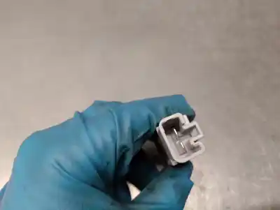 Pezzo di ricambio per auto di seconda mano relè per lexus is 200 (ds2/is2) d-cat riferimenti oem iam 9098004184  
