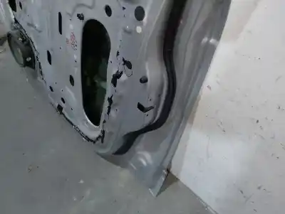 Second-hand car spare part front right door for ssangyong rodius i 2.7 xdi oem iam references 6200421200  