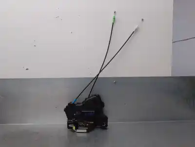 Peça sobressalente para automóvel em segunda mão fechadura da porta dianteira esquerda por toyota auris 1.8 16v (híbrido) referências oem iam 6904002211