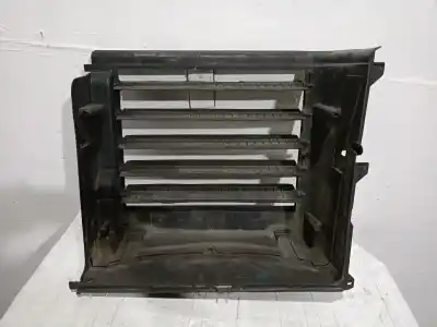 Pièce détachée automobile d'occasion GRILLE DE RADIATEUR AVANT pour BMW SERIE 3 BERLINA (E46)  Références OEM IAM 157048048  