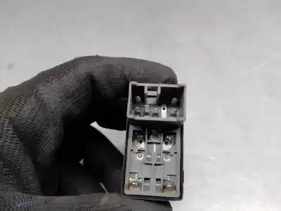 Second-hand car spare part right front power window switch for chevrolet spark (m300) 1.2 oem iam references 202008913  