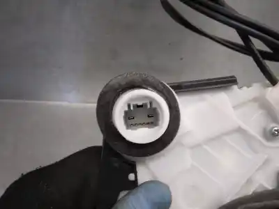 Автозапчастина б/у замок передніх дверей лівий для toyota yaris (_p13_) 1.5 hybrid (nhp130_) посилання на oem iam 690400d520  