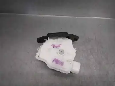 Автозапчастина б/у замок багажника / ворот для toyota yaris (_p13_) 1.5 hybrid (nhp130_) посилання на oem iam 6935002090  