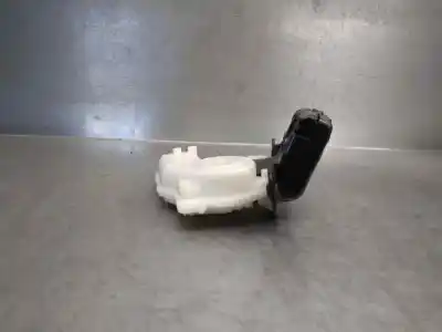 Автозапчастина б/у замок багажника / ворот для toyota yaris (_p13_) 1.5 hybrid (nhp130_) посилання на oem iam 6935002090  