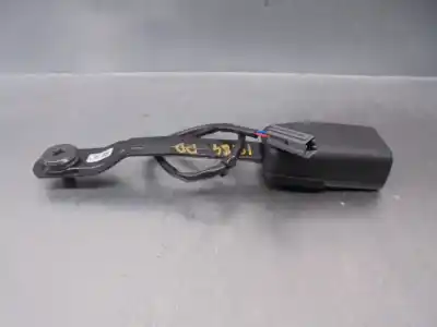 Pezzo di ricambio per auto di seconda mano gancio cintura anteriore destro per mazda 3 berlina (bp) evolution riferimenti oem iam 