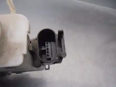 Автозапчасти б/у замок передней правой двери за audi a8 (d2) 4.2 quattro ссылки oem iam 8d1837016f  