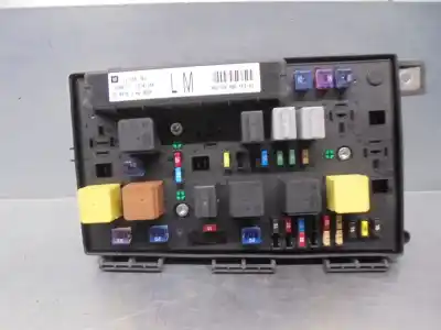 Pièce détachée automobile d'occasion boîtes à fusibles pour opel zafira b 1.6 16v cat références oem iam 13268303  5dk00866809