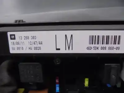 Pièce détachée automobile d'occasion boîtes à fusibles pour opel zafira b 1.6 16v cat références oem iam 13268303  5dk00866809