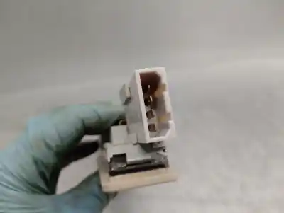 Автозапчасти б/у внутренний свет за audi a8 (d2) 4.2 quattro ссылки oem iam 4d0947304  