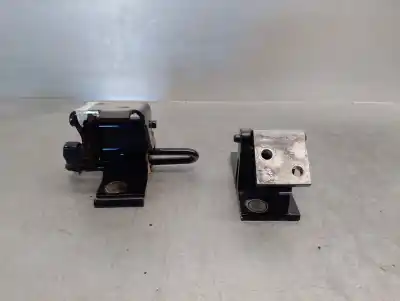 Second-hand car spare part hinge for audi a8 (d2) 4.2 quattro oem iam references 4d0831401