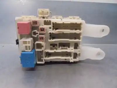 Peça sobressalente para automóvel em segunda mão caixa de fusíveis e relés por toyota auris 1.3 16v cat referências oem iam 8273002d10