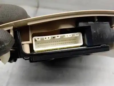 Автозапчастина б/у внутрішне світло для lexus is 200 (ds2/is2) d-cat посилання на oem iam 1d153017g  