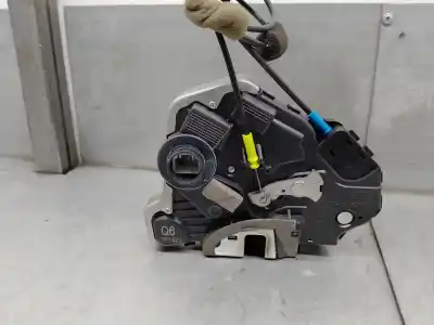 Автозапчастина б/у замок передніх дверей лівий для lexus is 200 (ds2/is2) d-cat посилання на oem iam 6904053100  