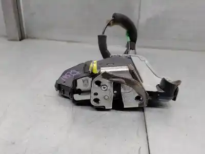 Автозапчастина б/у замок передніх дверей лівий для lexus is 200 (ds2/is2) d-cat посилання на oem iam 6904053100  