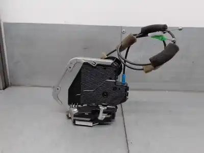 Автозапчастина б/у замок заднього правого дверя для lexus is 200 (ds2/is2) d-cat посилання на oem iam 6905053040  