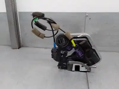 Автозапчастина б/у замок заднього правого дверя для lexus is 200 (ds2/is2) d-cat посилання на oem iam 6905053040  