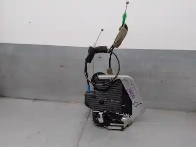 Second-hand car spare part rear left door lock for lexus is 200 (ds2/is2) d-cat oem iam references 6906053040  