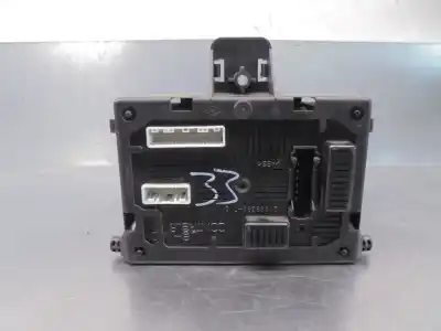 Pezzo di ricambio per auto di seconda mano SCATOLA RELÈ/FUSIBILI per RENAULT CLIO III (BR0/1, CR0/1)  Riferimenti OEM IAM 8200343733  21677736