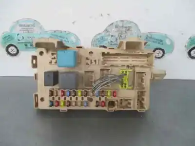 Peça sobressalente para automóvel em segunda mão CAIXA DE FUSÍVEIS E RELÉS por TOYOTA AVENSIS BERLINA (T25)  Referências OEM IAM 03041612221501  