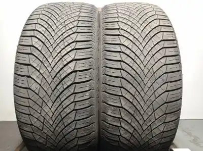 Pièce détachée automobile d'occasion pneu pour opel astra j (p10) 1.7 cdti (68) références oem iam 22550zr1798w 4 seasons 