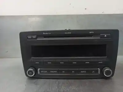 Second-hand car spare part audio system / radio cd for skoda octavia ii combi (1z5) 2.0 tdi 4x4 oem iam references 1z0035161g  28253974