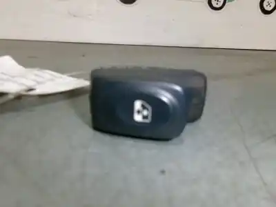 Second-hand car spare part left front power window switch for renault clio ii fase i (b/cbo) 1.6 initiale (b/cbod) 90 cv / 66 kw oem iam references 8200467793