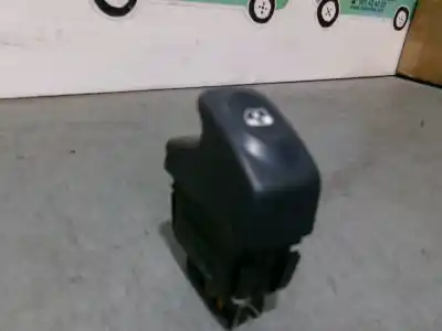 Автозапчастина б/у передні вікний вмикач для renault clio ii fase i (b/cbo) 1.6 initiale (b/cbod) 90 cv / 66 kw посилання на oem iam 8200467793  