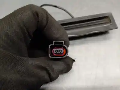 Pezzo di ricambio per auto di seconda mano maniglia esterna del cancello per volkswagen passat b5.5 variant (3b6) 1.9 tdi riferimenti oem iam 3b9827566c  