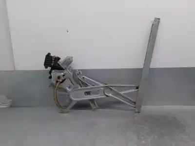 Pièce détachée automobile d'occasion léve glace avant gauche pour toyota yaris (_p9_) 1.3 vvt-i (scp90_) références oem iam 857200d110d  
