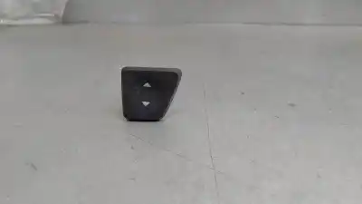 Автозапчасти б/у ВЫКЛЮЧАТЕЛЬ ПЕРЕДНЕГО ПРАВОГО ОКНА за FIAT 500 (312_)  ссылки OEM IAM 305062957B  