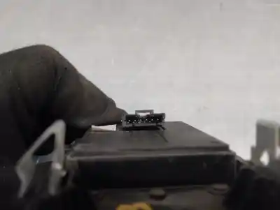 Second-hand car spare part right front power window switch for iveco daily iv furgón 35s14 c, 35s14 c/p, 35s14 v, 35s14 v/p, 35c14 v,... oem iam references 5801304492  