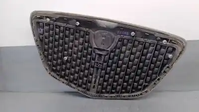 Peça sobressalente para automóvel em segunda mão grelha frontal por lancia ypsilon (101) 1.3 multijet 16v platino (66kw) (10.2006->) referências oem iam 735425960  