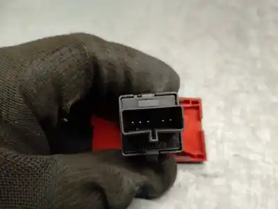 Second-hand car spare part hazard warning lights for opel vectra c caravan 1.9 16v cdti cat (z 19 dth / lrd) oem iam references 13138255  