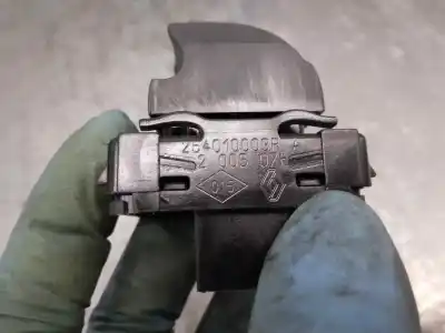 Автозапчасти б/у управление задними правыми стеклами за renault fluence (l3_) 1.5 dci (l30d l30l l306 l33f l33l l33m l33v l33w) ссылки oem iam 254010003r  